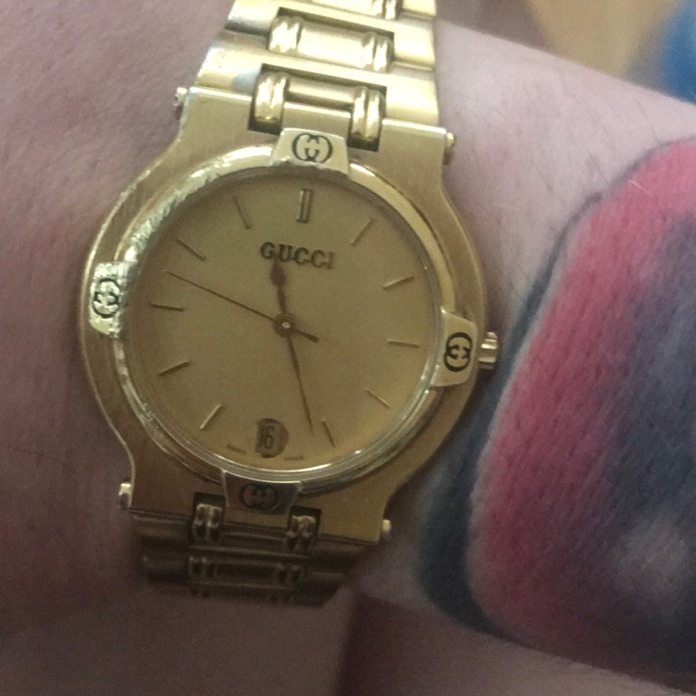 Gucci vintage gold watch